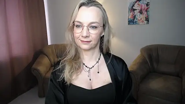 Snapshot of Ava_Elior chatting on July 7, 12:20 pm Ava Elior online show from July 7, 12:20 pm