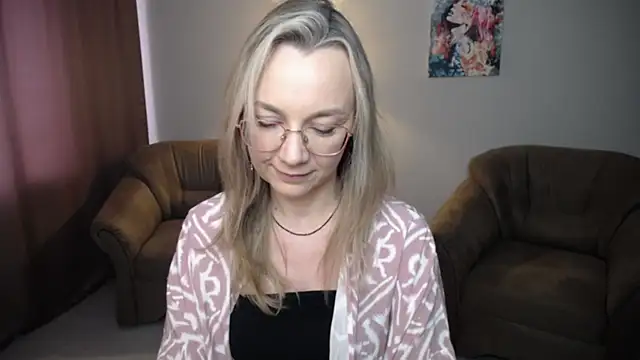 Snapshot of Ava_Elior chatting on July 2, 11:38 am Ava Elior online show from July 2, 11:38 am