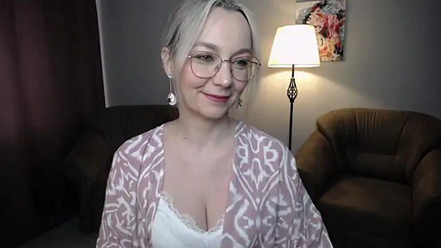 Ava Elior online show from April 9, 12:00 pm