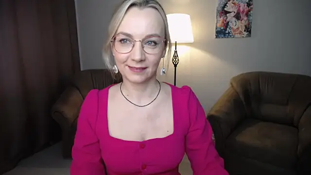 Ava Elior online show from April 4, 10:00 am