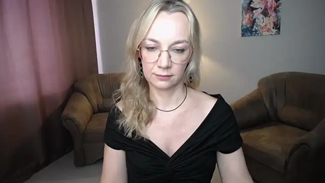 Snapshot of Ava_Elior chatting on July 21, 12:06 pm Ava Elior online show from July 21, 12:06 pm