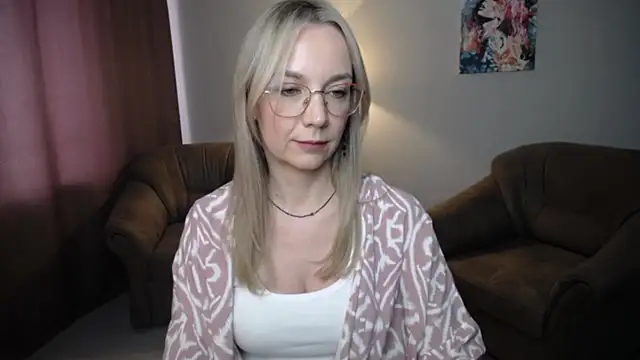 Snapshot of Ava_Elior chatting on July 15, 11:50 am Ava Elior online show from July 15, 11:50 am