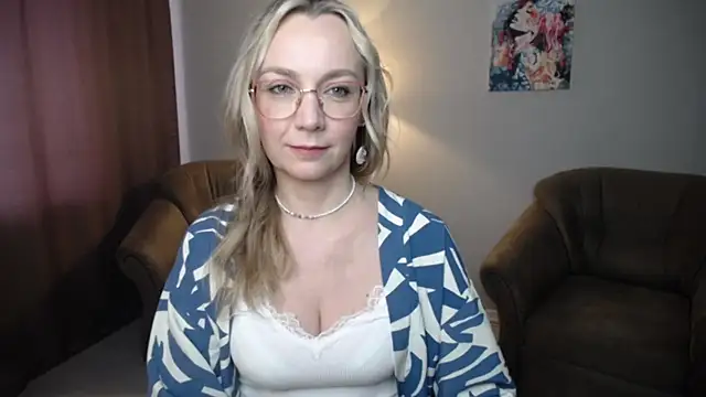 Snapshot of Ava_Elior chatting on June 7, 12:10 pm Ava Elior online show from June 7, 12:10 pm