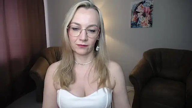 Snapshot of Ava_Elior chatting on June 10, 11:11 am Ava Elior online show from June 10, 11:11 am