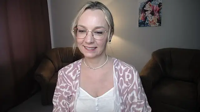 Snapshot of Ava_Elior chatting on July 5, 11:39 am Ava Elior online show from July 5, 11:39 am
