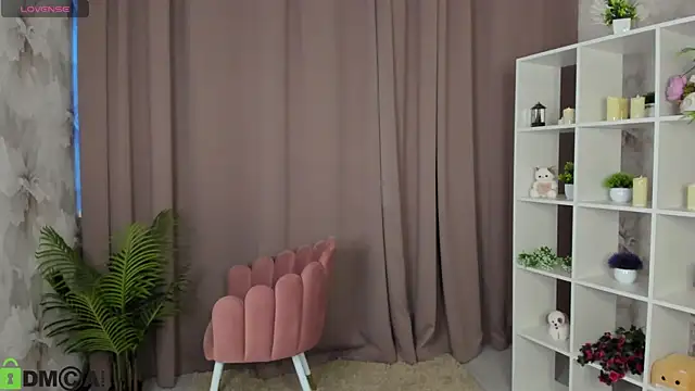 FlirtyAura online show from May 12, 11:38 am
