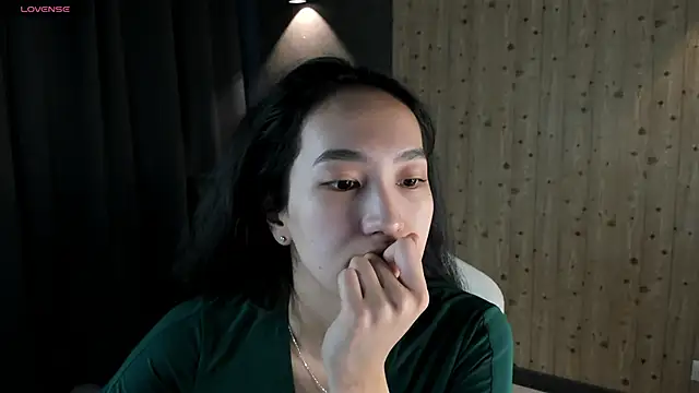 FlirtyAura online show from April 17, 3:53 am