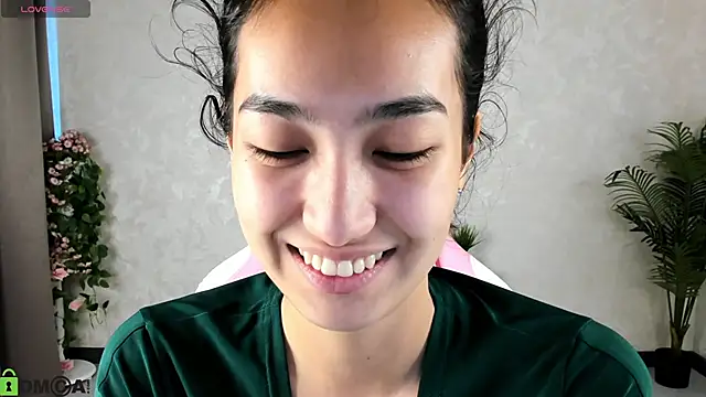 Snapshot of FlirtyAura chatting on September 26, 3:46 am FlirtyAura online show from September 26, 3:46 am