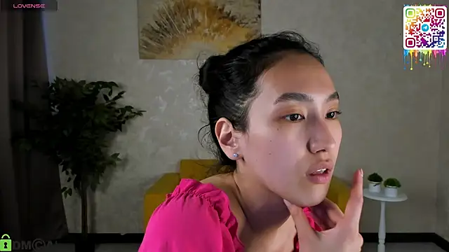 FlirtyAura online show from May 5, 11:46 am
