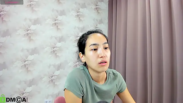 Snapshot of FlirtyAura chatting on October 1, 3:55 am FlirtyAura online show from October 1, 3:55 am