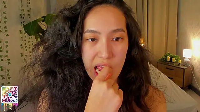 FlirtyAura online show from April 14, 11:48 am