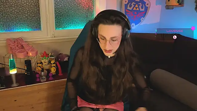 Zesty Peach online show from May 18, 12:11 am