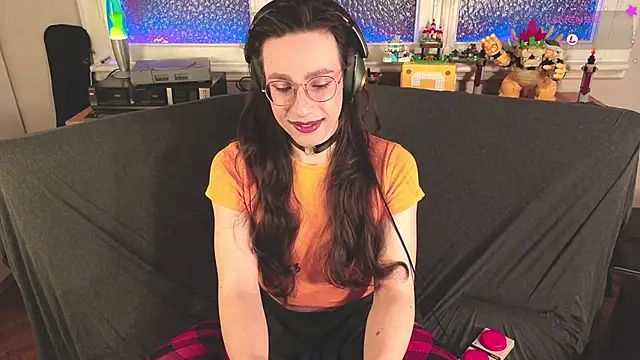 Zesty Peach online show from March 6, 1:11 am