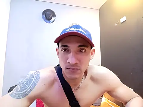 Snapshot of jhonny_thes28 chatting on September 28, 1:34 am jhonny thes28 online show from September 28, 1:34 am