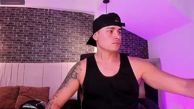 connorsmiith online show from February 14, 3:45 pm