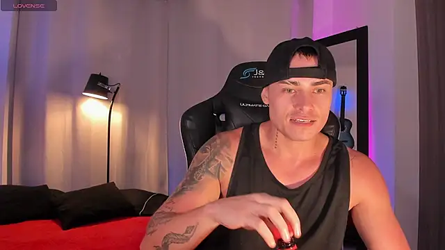 Snapshot of connorsmiith chatting on July 5, 1:21 am connorsmiith online show from July 5, 1:21 am