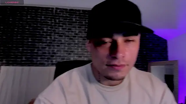 connorsmiith online show from February 25, 3:56 pm