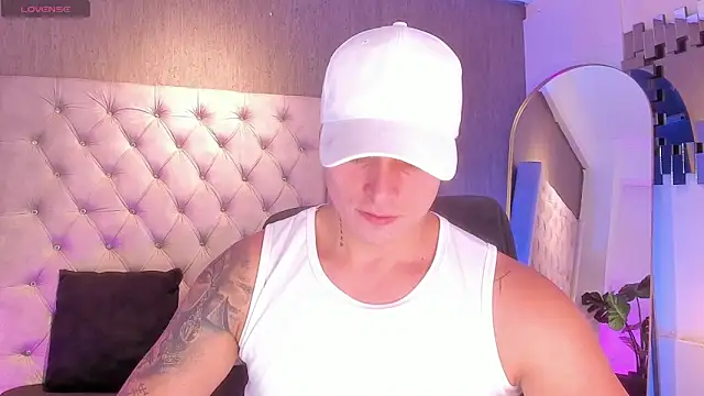 connorsmiith online show from May 9, 1:20 am