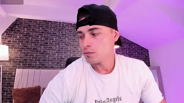 connorsmiith online show from February 6, 4:03 pm