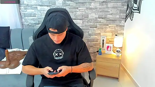 Snapshot of connorsmiith chatting on September 23, 12:23 pm connorsmiith online show from September 23, 12:23 pm