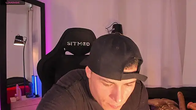 Snapshot of connorsmiith chatting on June 30, 5:02 pm connorsmiith online show from June 30, 5:02 pm
