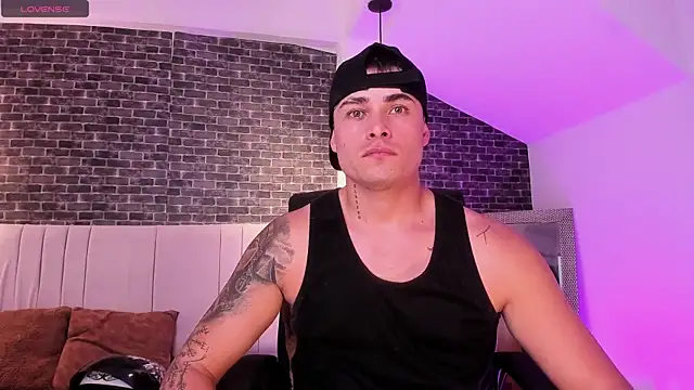 connorsmiith online show from February 16, 11:42 am