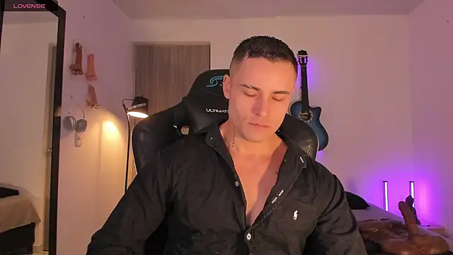 Snapshot of connorsmiith chatting on July 11, 12:38 pm connorsmiith online show from July 11, 12:38 pm