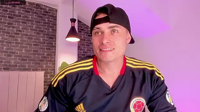 connorsmiith online show from March 11, 3:50 pm