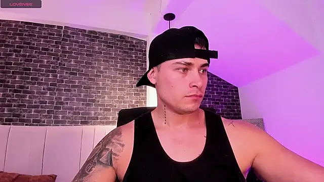 connorsmiith online show from March 14, 6:03 pm