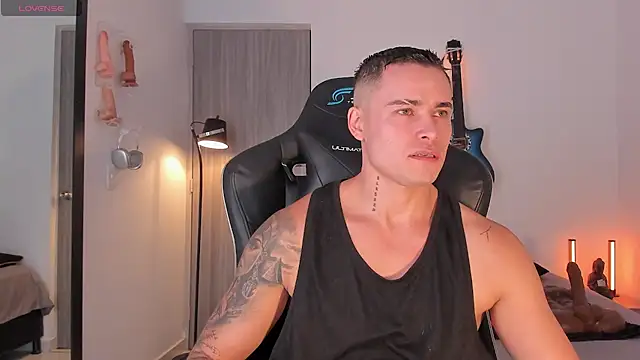 Snapshot of connorsmiith chatting on July 15, 4:25 pm connorsmiith online show from July 15, 4:25 pm