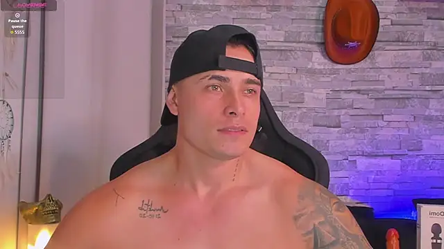 connorsmiith online show from November 18, 12:15 am