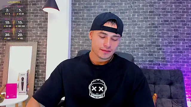 Snapshot of connorsmiith chatting on September 11, 1:55 pm connorsmiith online show from September 11, 1:55 pm