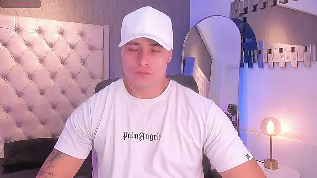 connorsmiith online show from May 4, 11:51 pm