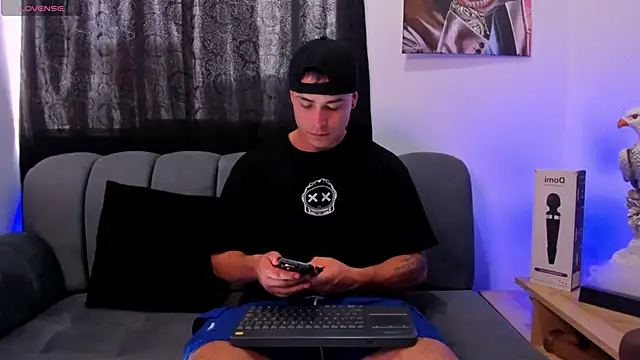 connorsmiith online show from November 7, 9:41 pm