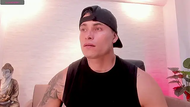 connorsmiith online show from April 15, 9:37 am