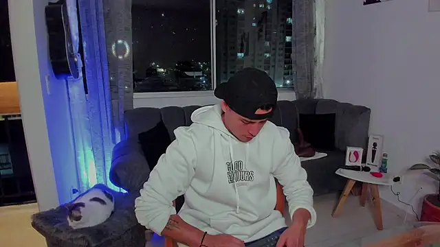 Snapshot of connorsmiith chatting on September 22, 2:50 am connorsmiith online show from September 22, 2:50 am
