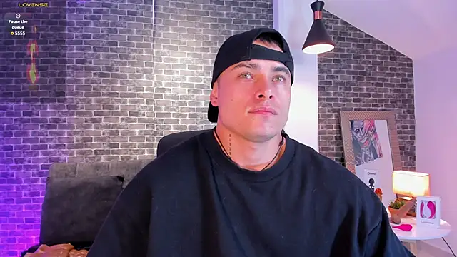 Snapshot of connorsmiith chatting on October 1, 11:36 am connorsmiith online show from October 1, 11:36 am