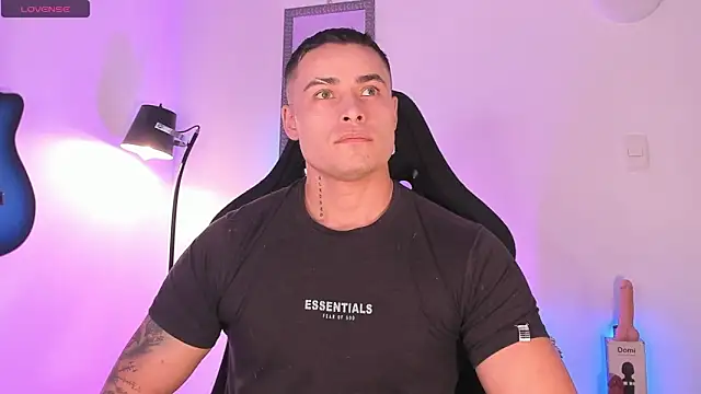 connorsmiith online show from May 29, 12:00 pm