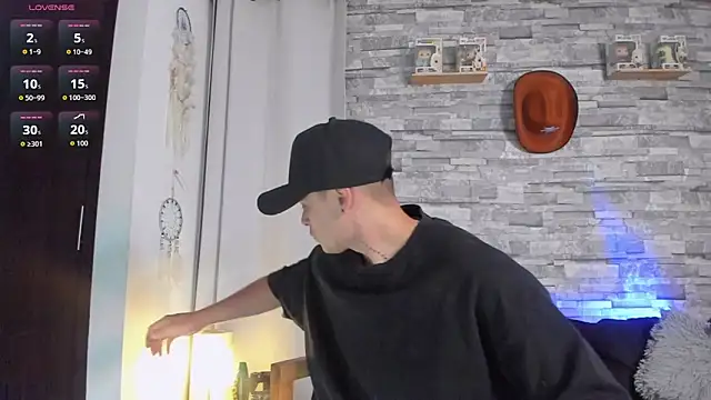 connorsmiith online show from November 11, 12:38 am