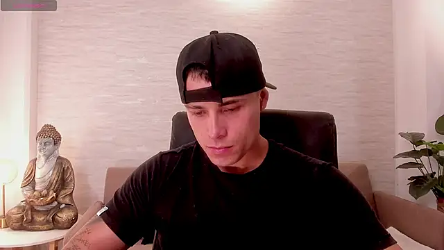 connorsmiith online show from April 7, 10:44 pm