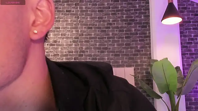 connorsmiith online show from February 9, 10:30 pm