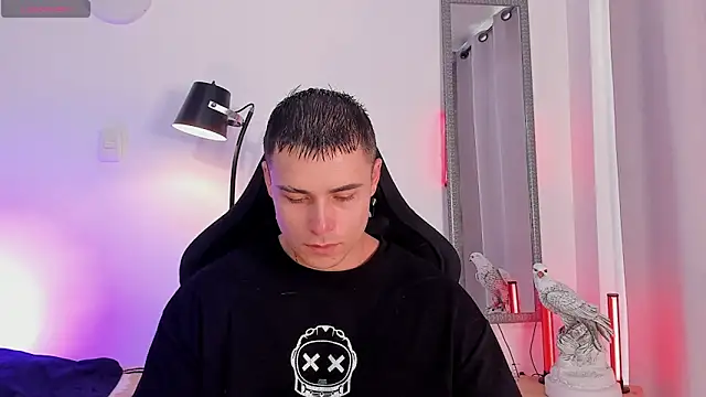 connorsmiith online show from May 22, 9:57 pm