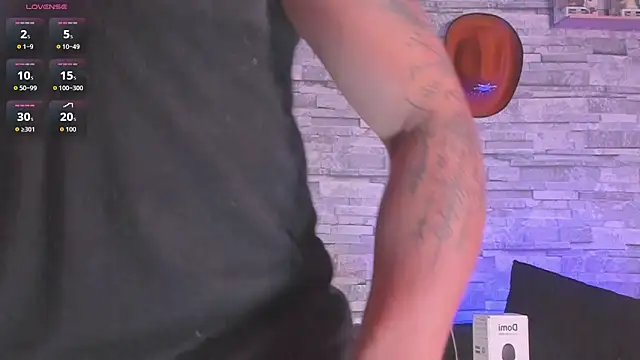 connorsmiith online show from November 16, 1:10 am