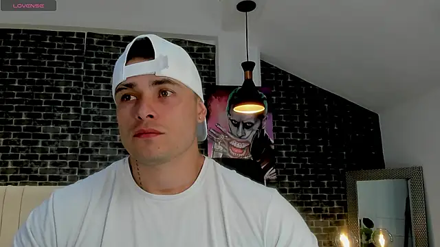 connorsmiith online show from April 6, 11:06 pm