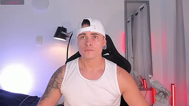 connorsmiith online show from May 25, 6:28 pm