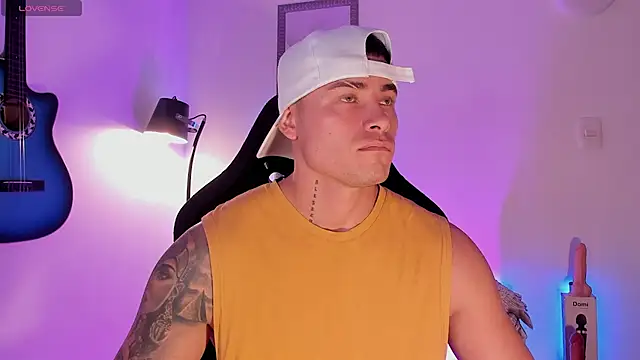 connorsmiith online show from June 3, 11:33 am