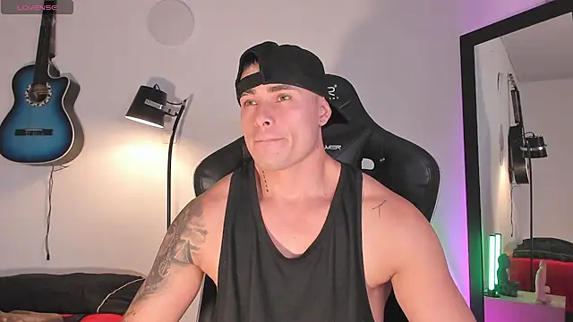 Snapshot of connorsmiith chatting on June 27, 12:49 am connorsmiith online show from June 27, 12:49 am