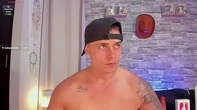 connorsmiith online show from November 19, 12:43 am