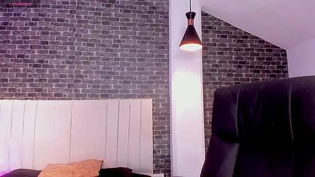 connorsmiith online show from March 25, 2:49 pm