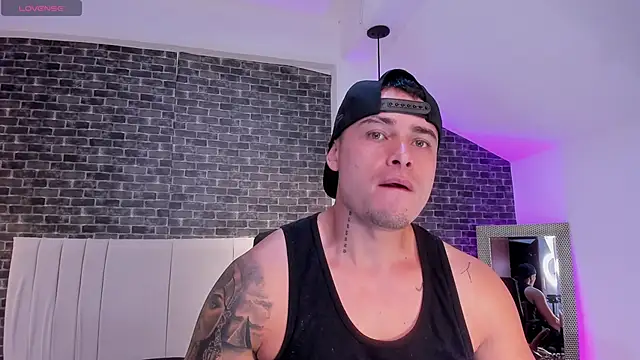 connorsmiith online show from February 23, 11:44 am